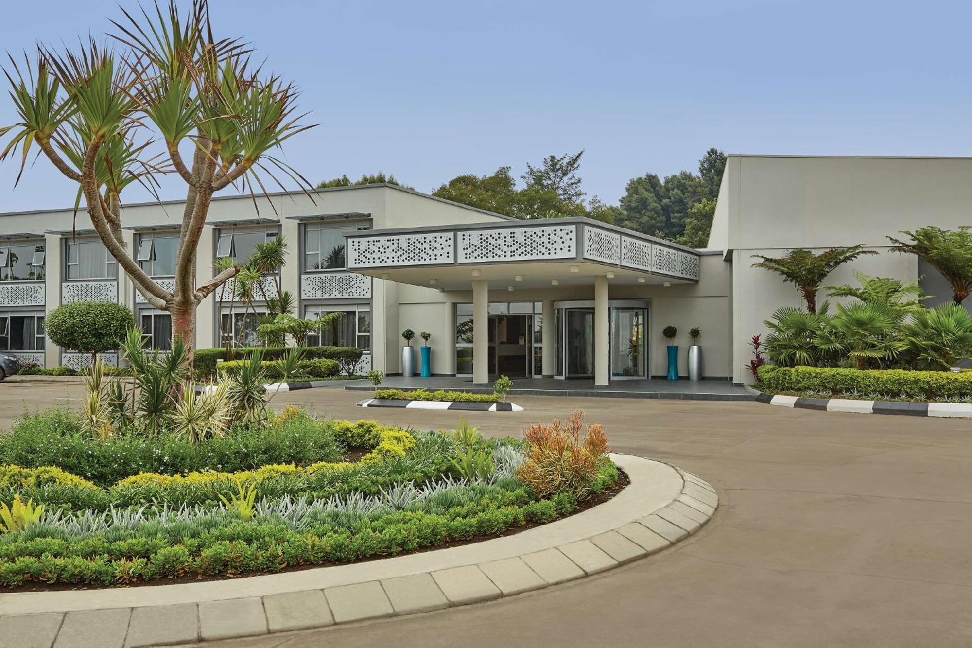 Garden Court Mthatha Bagian luar foto