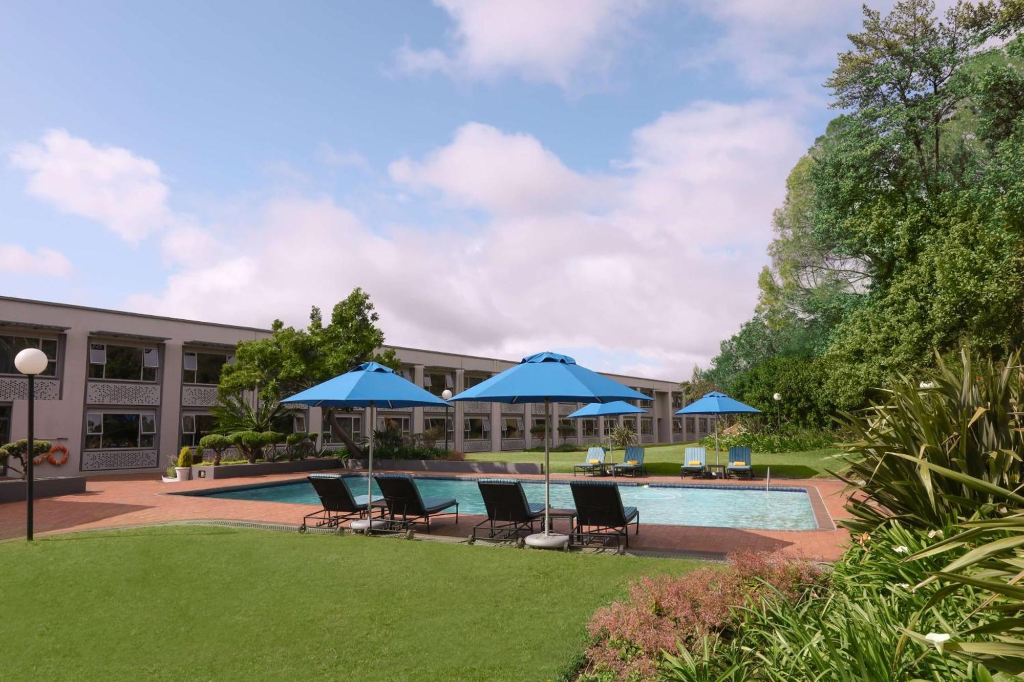 Garden Court Mthatha Bagian luar foto